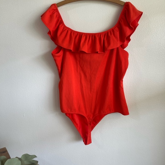 Express red orange ruffle off the shoulder ribbed bodysuit XL - Picture 8 of 8